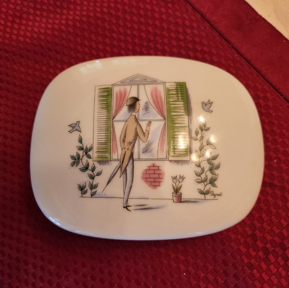 Vintage trinket box/ porcelain